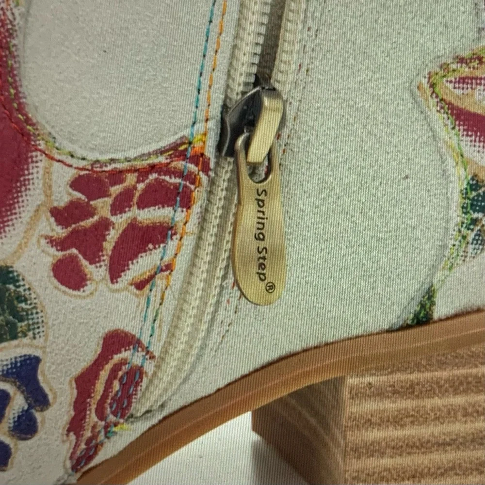 L’Artiste Blane Pale grey, red floral Suede western style boot in size 8… - Picture 7 of 10